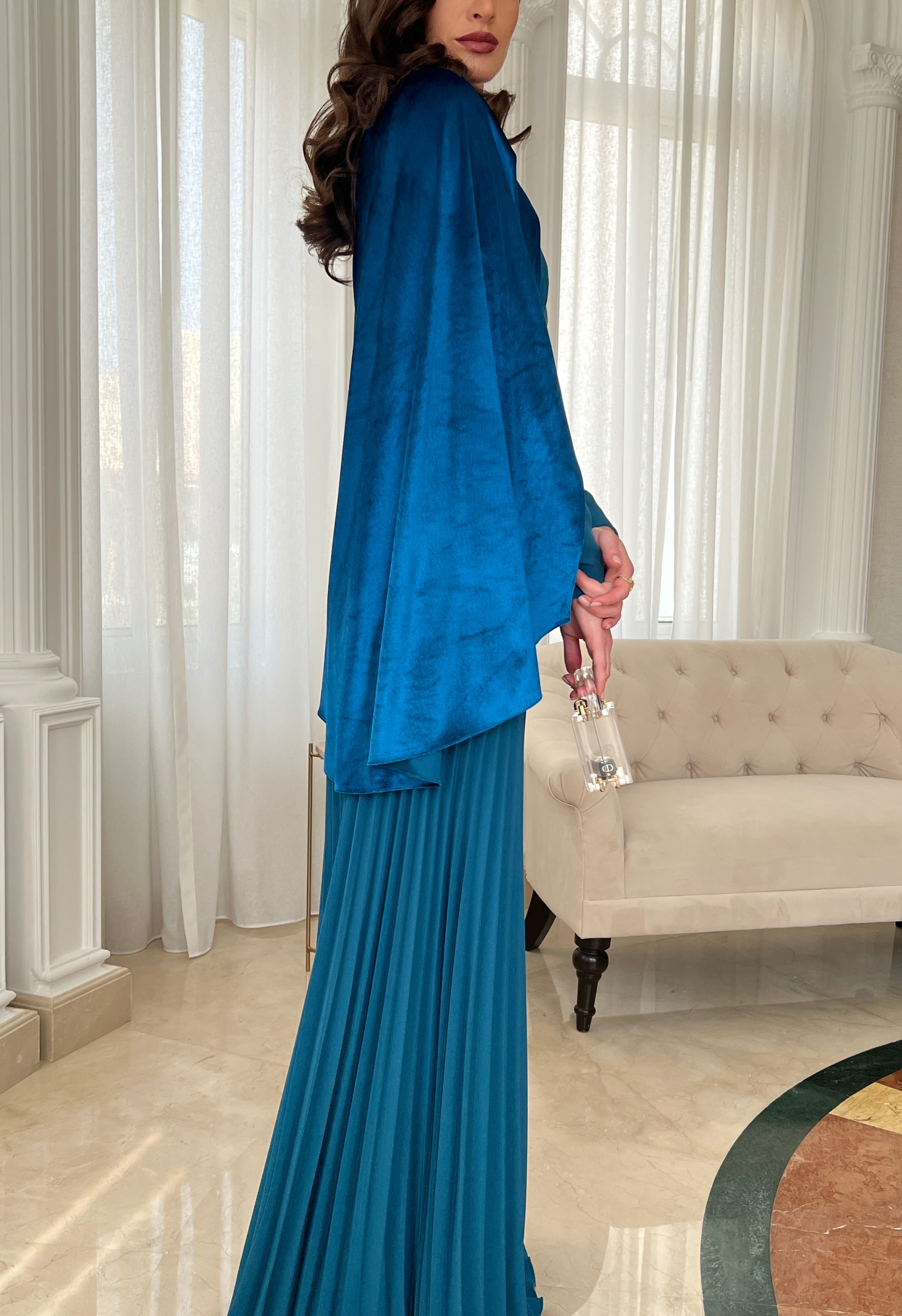 Top in crepe and velvet with pants in pleated crepe
