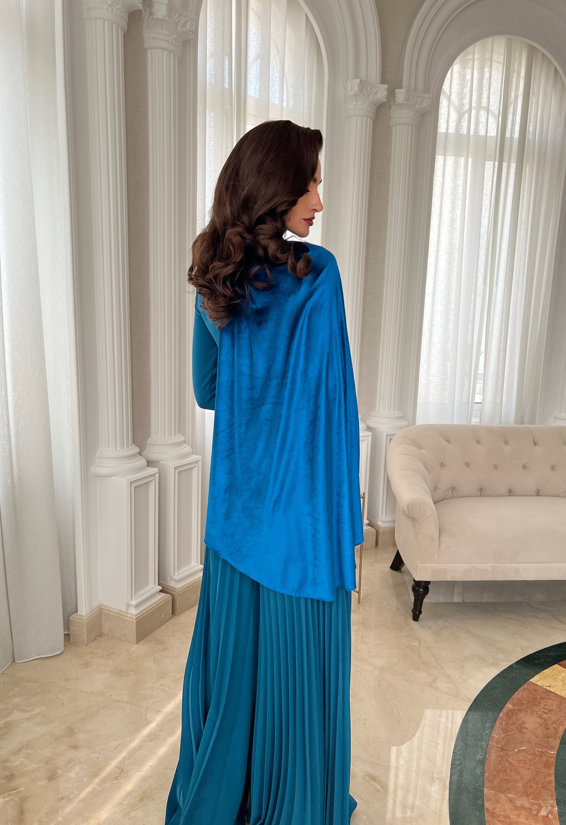 Top in crepe and velvet with pants in pleated crepe