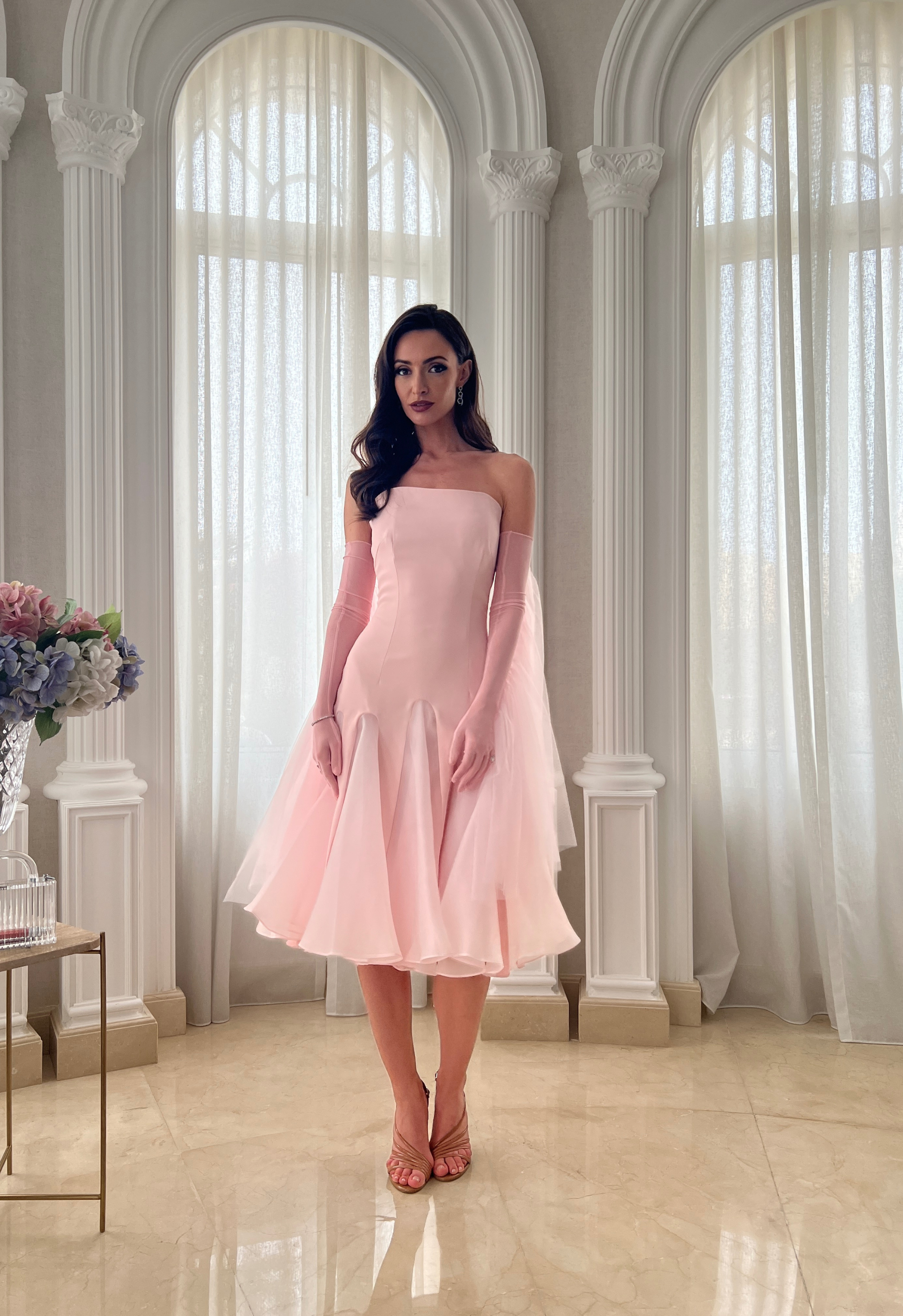 Strapless gown with tulle glove