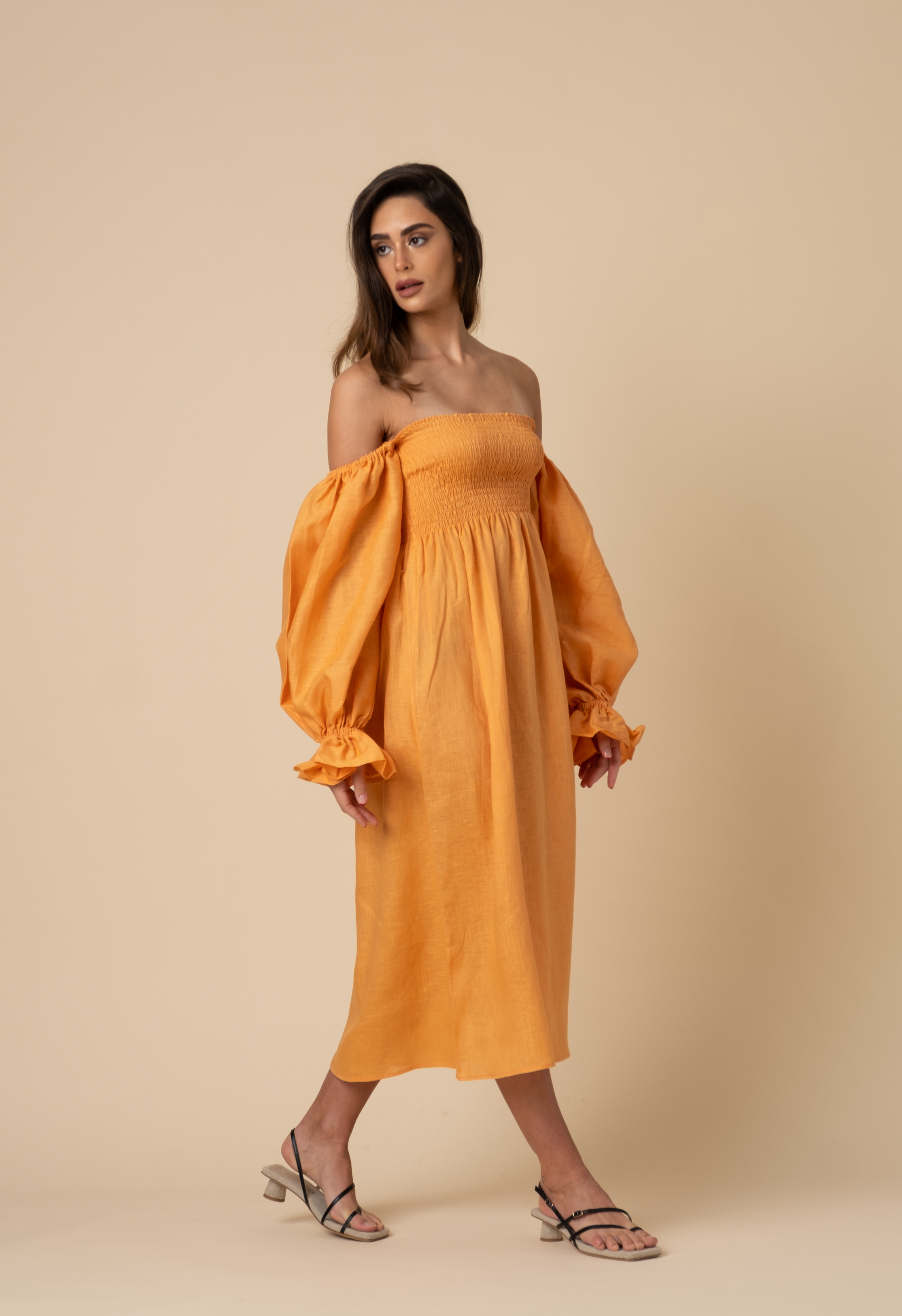 فستان "اتلانتا" من الكتان باللون البرتقالي