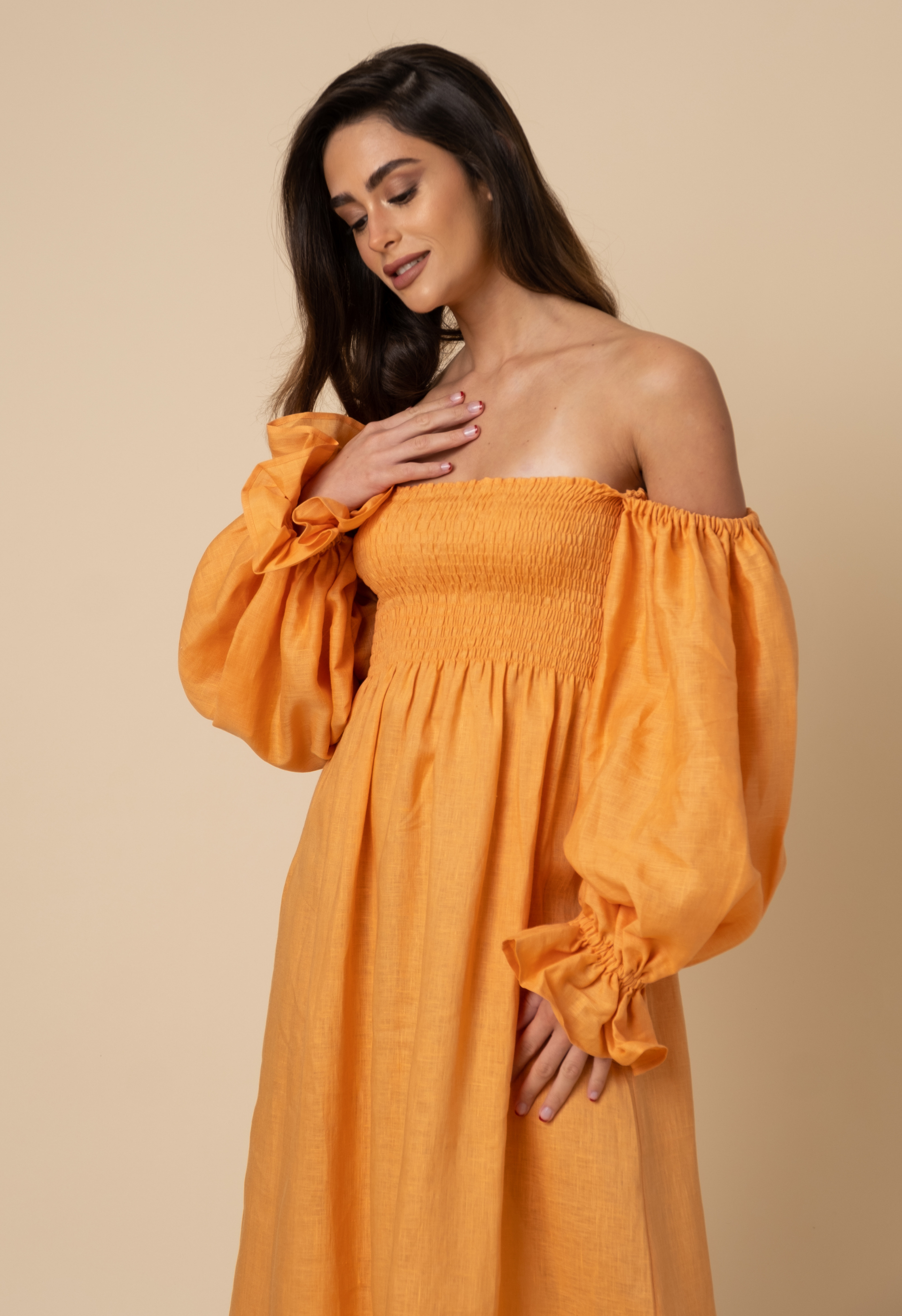 فستان "اتلانتا" من الكتان باللون البرتقالي
