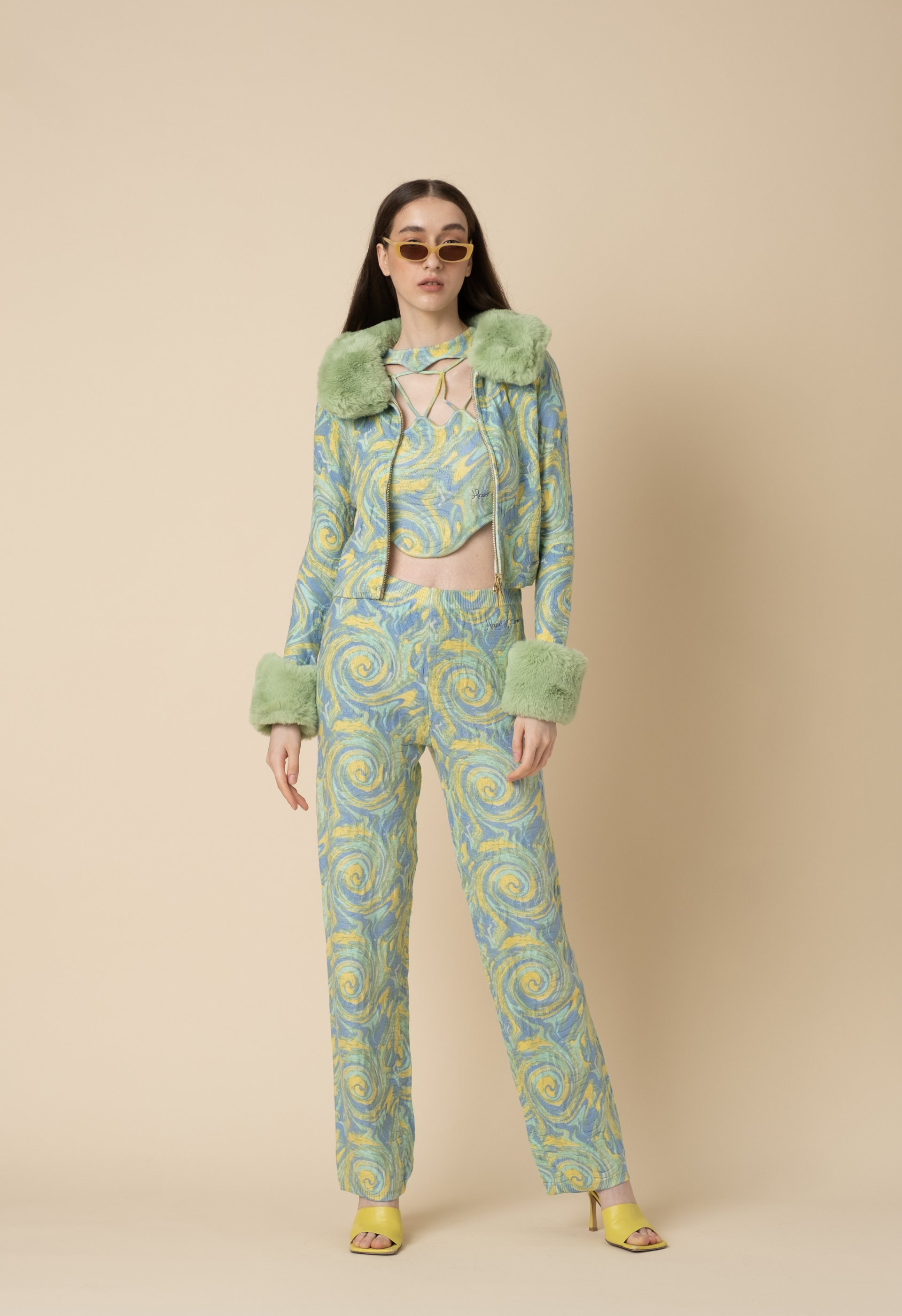 قميص محبوك بلوني الأصفر الأخضر