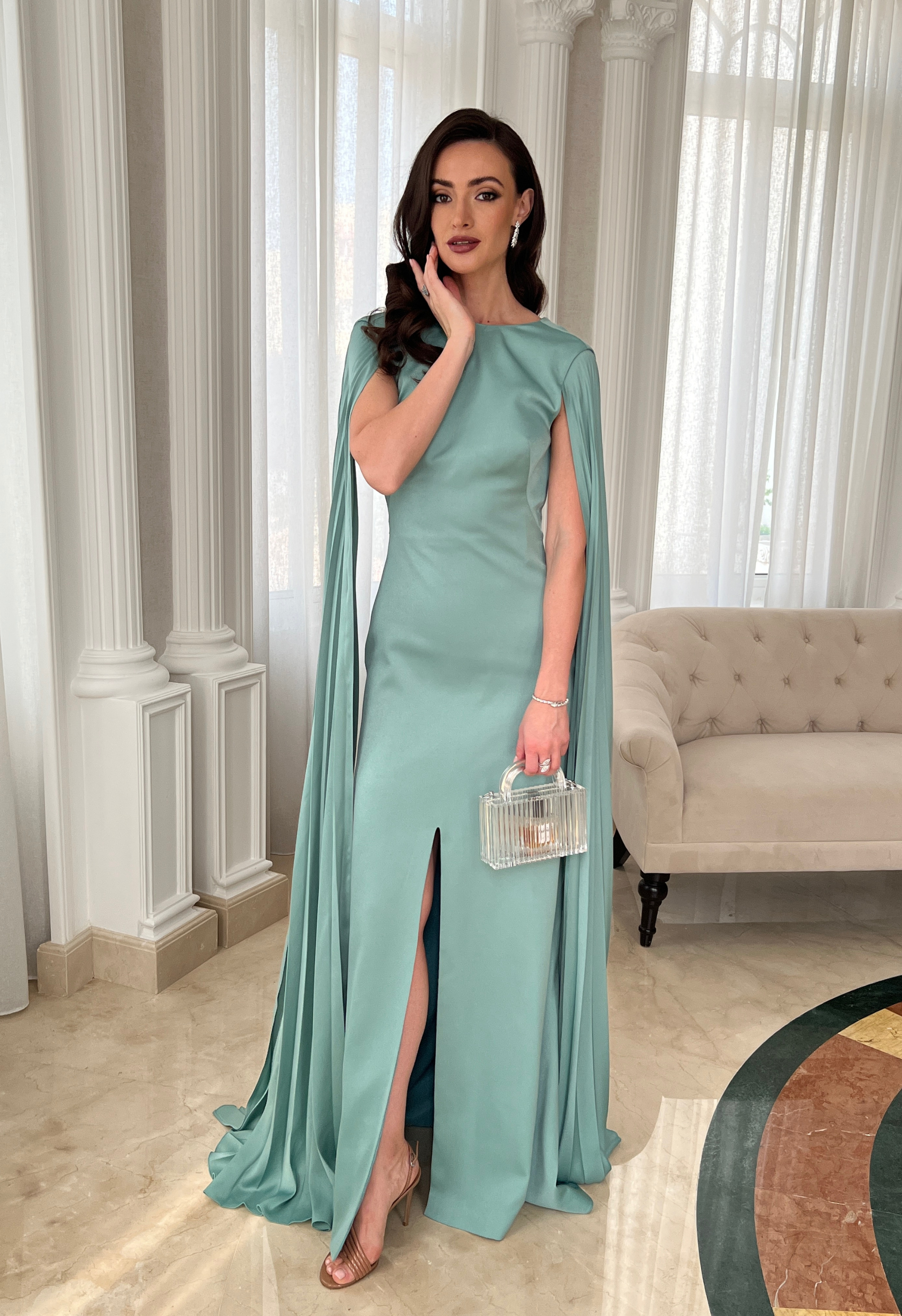 Long dress with pleated sleeves