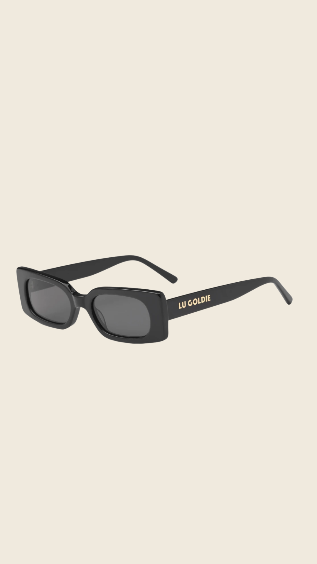 نظارات شمسية باللون الأسود