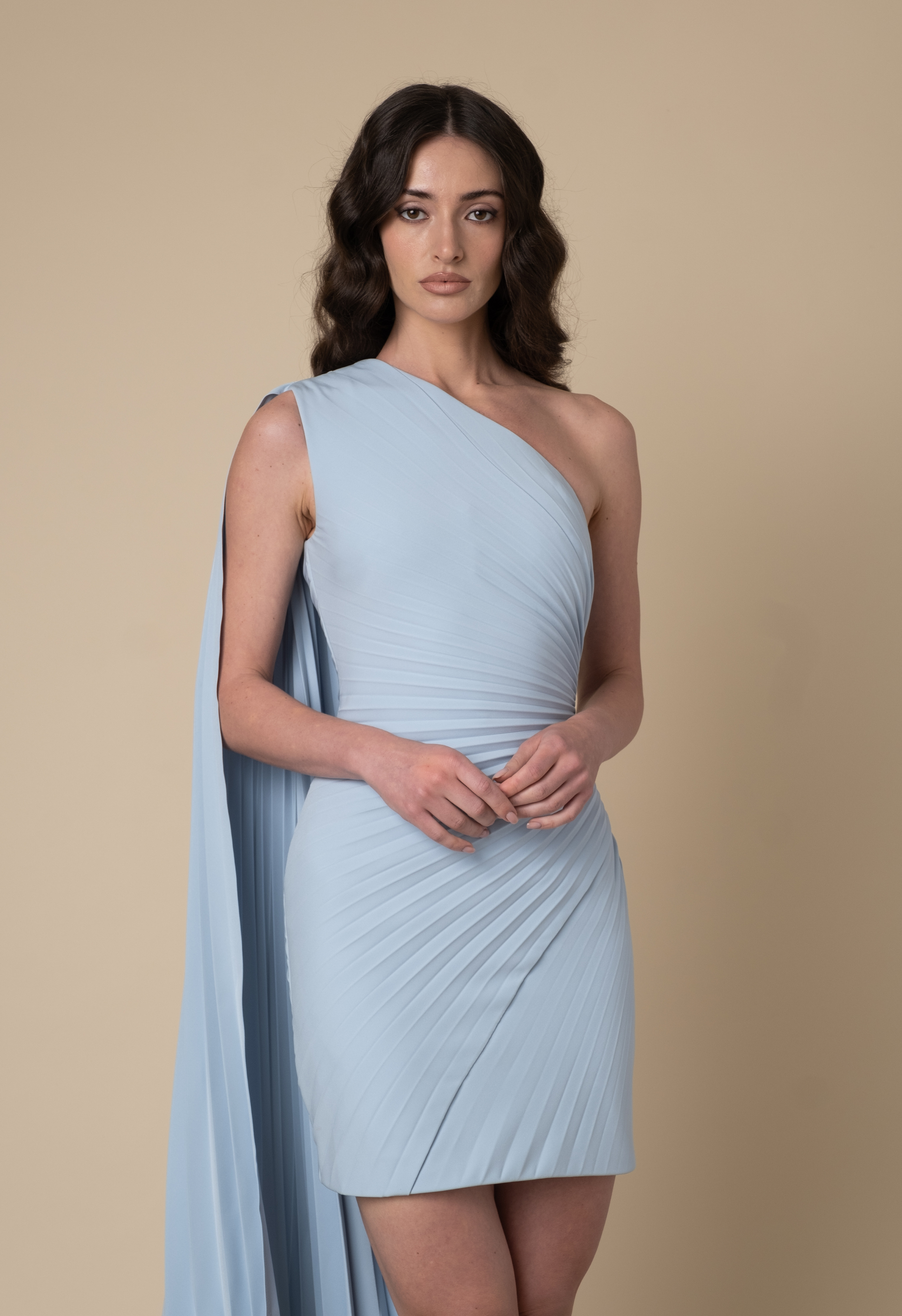 فستان قصير كريب ازرق بكسرات جانبية