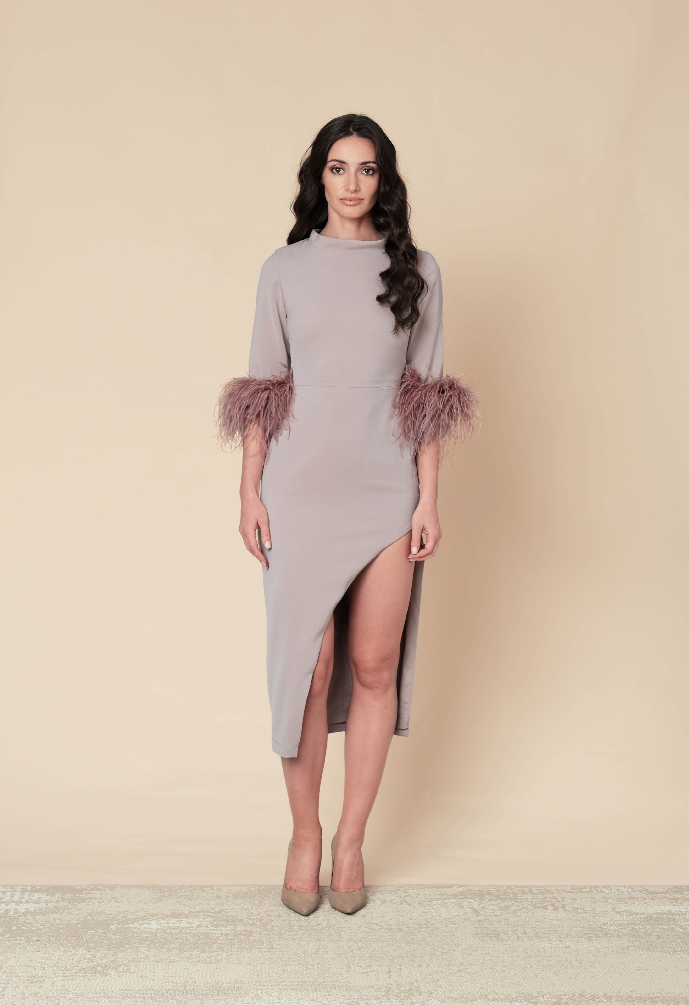 Midi dress with feather sleeves